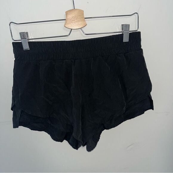 Fabletics Black Run Short - Picture 4 of 7